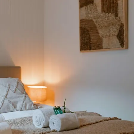 Huswell - Cosy Bohemian Decorated With Terrace Apartman
